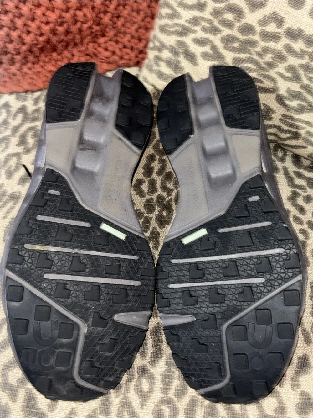 On Clouds cloud surfer sneakers black athletic shoe comfortable trail shoe 9.5